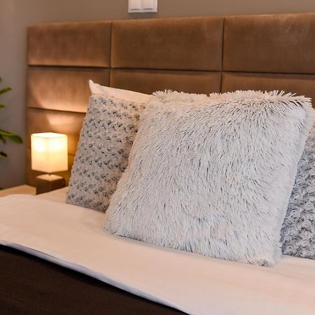 Chic Accommodation With Breathtaking Views Over Calea Victoriei - Your Central Heaven Bucureşti Ngoại thất bức ảnh