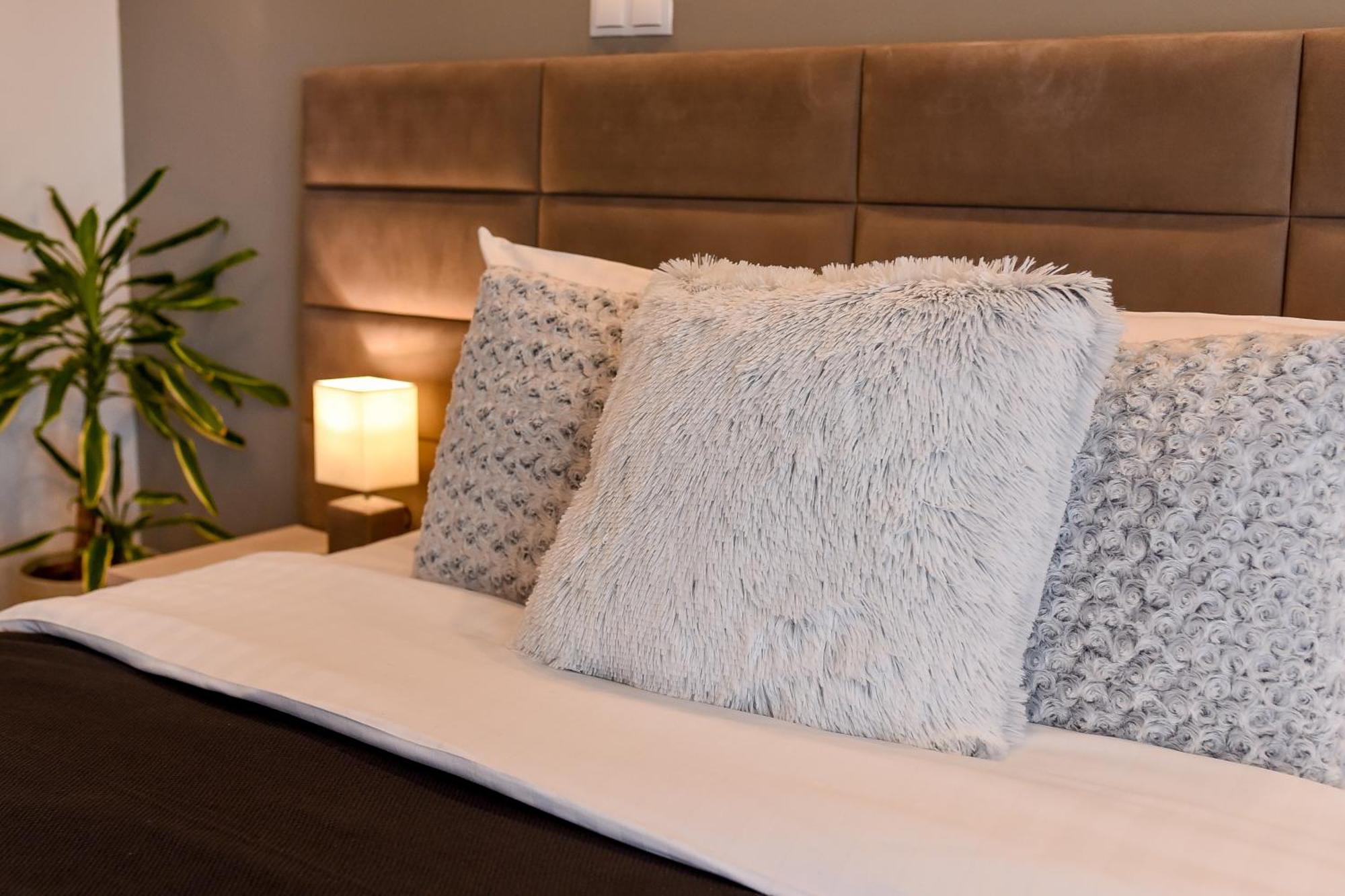 Chic Accommodation With Breathtaking Views Over Calea Victoriei - Your Central Heaven Bucureşti Ngoại thất bức ảnh